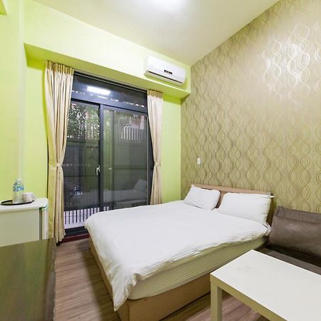 Fengjia Qing Su Homestay 台中市 エクステリア 写真