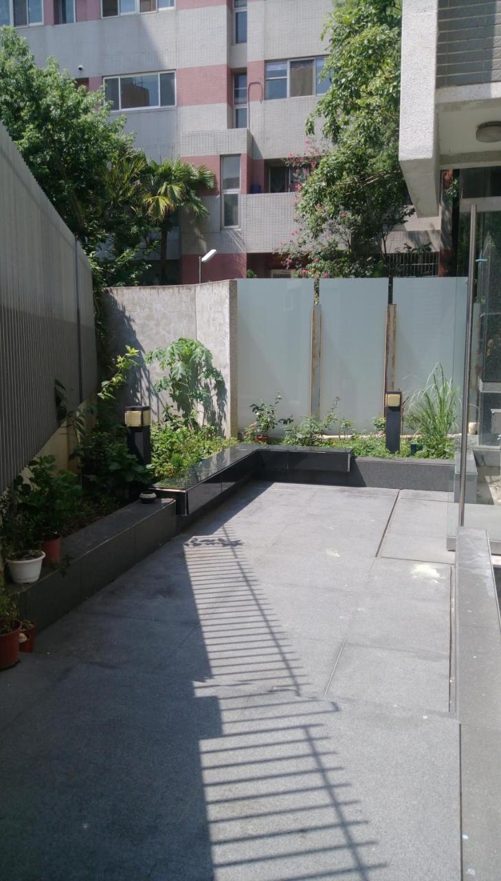 Fengjia Qing Su Homestay 台中市 エクステリア 写真