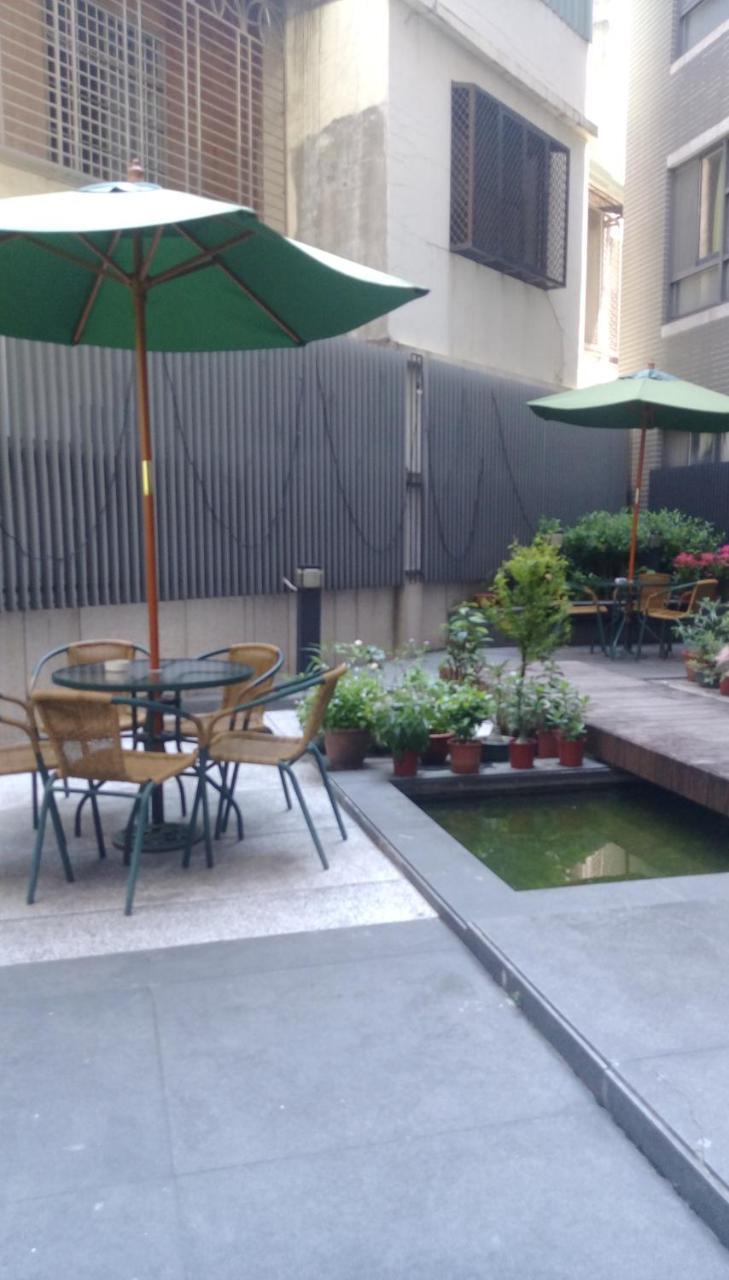 Fengjia Qing Su Homestay 台中市 エクステリア 写真