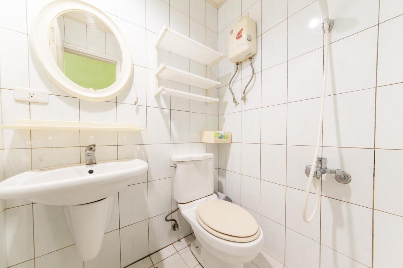 Fengjia Qing Su Homestay 台中市 エクステリア 写真